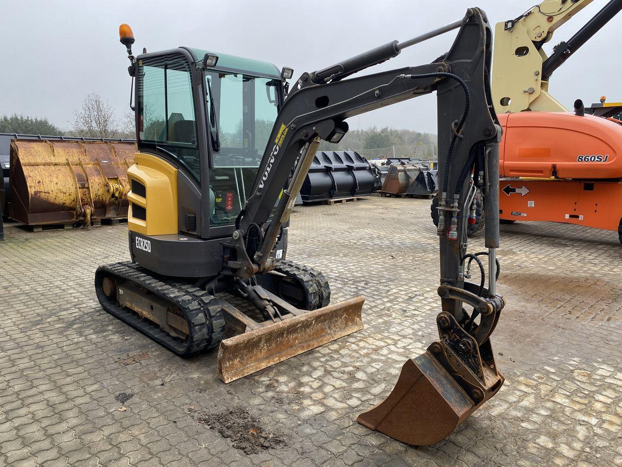 Volvo ECR25 - Mini bager: slika 5 Volvo ECR25 - Mini bager: slika 5