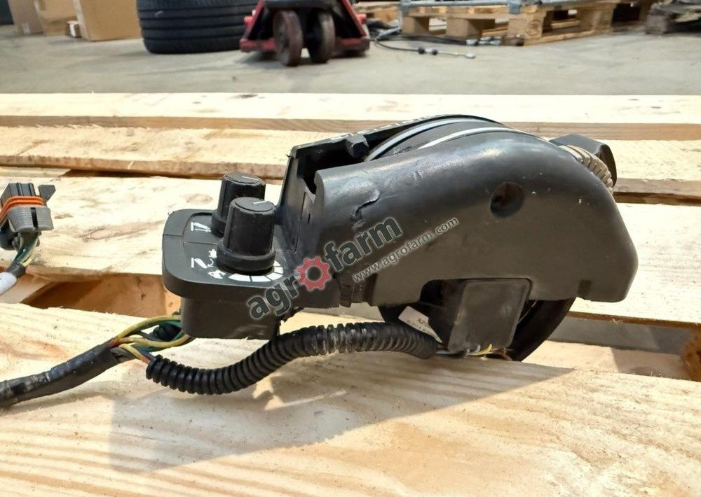 Sterownik EHR John deere 6155M - Električni sistem: slika 2 Sterownik EHR John deere 6155M - Električni sistem: slika 2