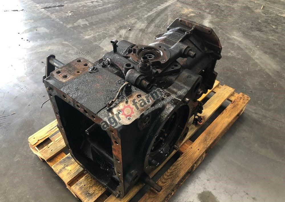 TYLNY MOST JOHN DEERE 6400 L115878 - Transmission: slika 3 TYLNY MOST JOHN DEERE 6400 L115878 - Transmission: slika 3