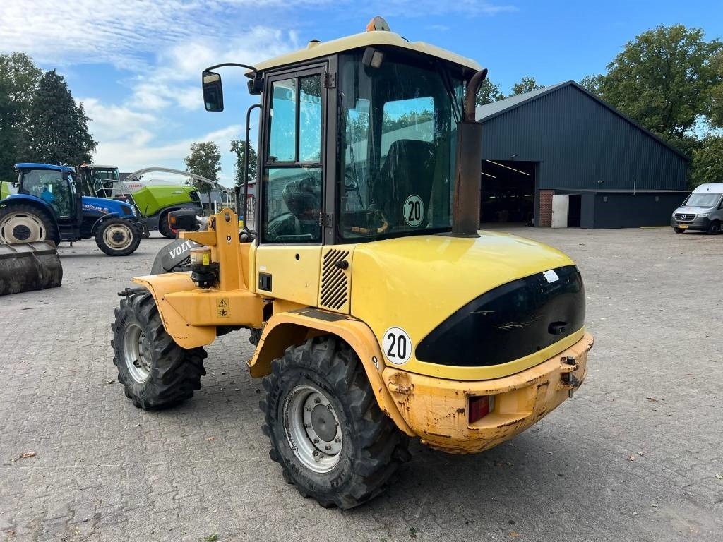Volvo L 30 B - Kolesni nakladalec: slika 3 Volvo L 30 B - Kolesni nakladalec: slika 3