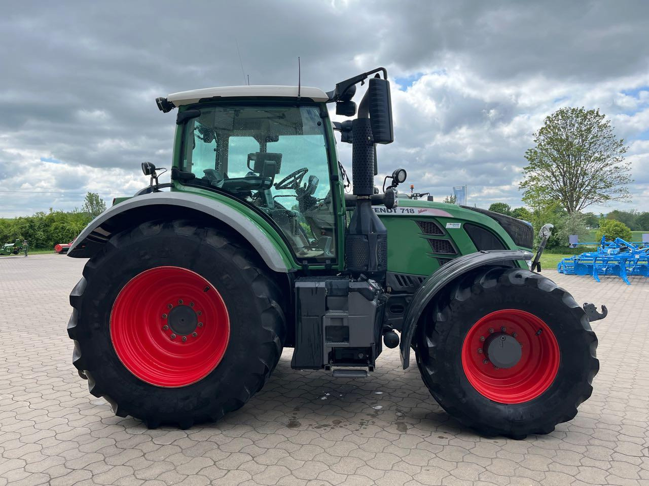 Fendt 718 Vario SCR - Traktor: slika 1 Fendt 718 Vario SCR - Traktor: slika 1