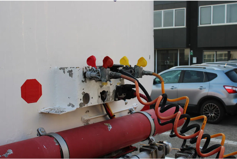 Atcomex + 3 AXEL + 32.000 ltr Fuel transport - Polprikolica cisterna: slika 3 Atcomex + 3 AXEL + 32.000 ltr Fuel transport - Polprikolica cisterna: slika 3