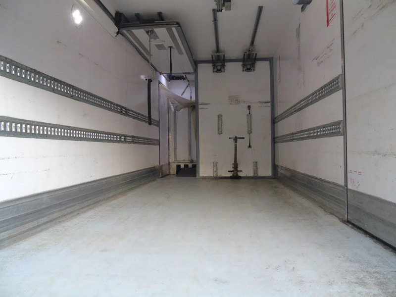 Mercedes-Benz Antos 1932 + EURO 6 + CARRIER + LIFT - Tovornjak hladilnik: slika 4 Mercedes-Benz Antos 1932 + EURO 6 + CARRIER + LIFT - Tovornjak hladilnik: slika 4