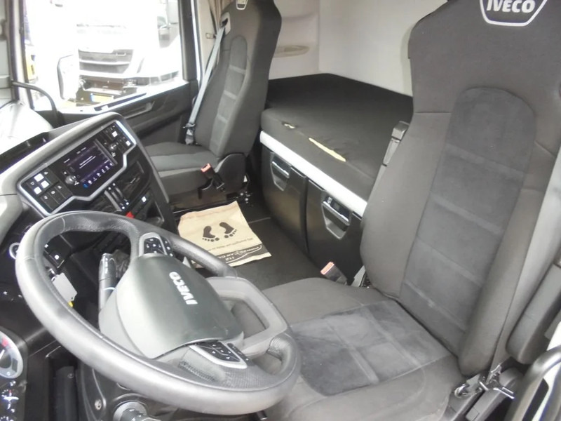 Iveco S-WAY 460+ Euro 6 + LNG + CNG + Retarder - Vlačilec: slika 4 Iveco S-WAY 460+ Euro 6 + LNG + CNG + Retarder - Vlačilec: slika 4