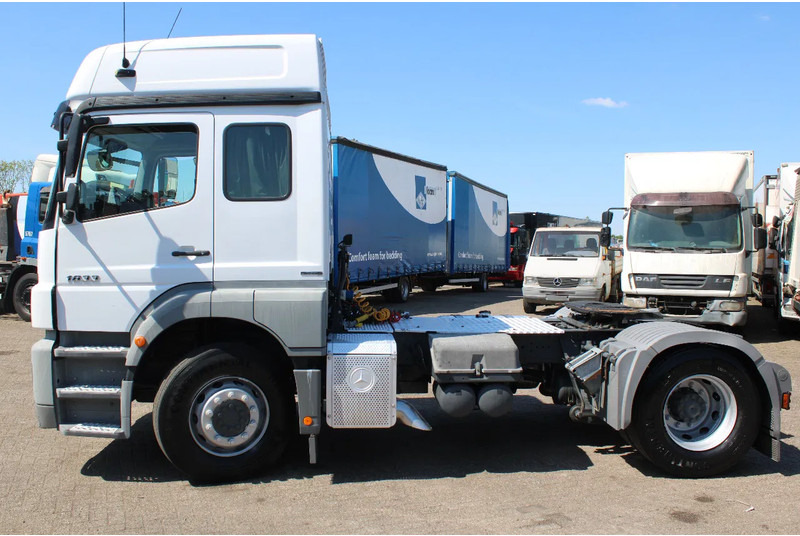 Mercedes-Benz Axor 1833 + manual + RETARDER! 122.939 km orginal! perfect condition + EURO 5 - Vlačilec: slika 3 Mercedes-Benz Axor 1833 + manual + RETARDER! 122.939 km orginal! perfect condition + EURO 5 - Vlačilec: slika 3