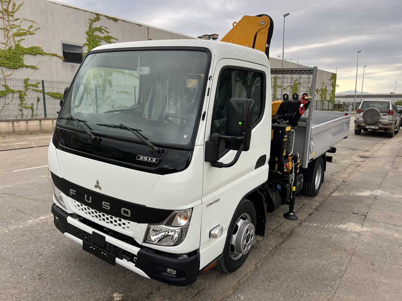 FUSO 35 3S - Tovornjak z dvigalom: slika 1 FUSO 35 3S - Tovornjak z dvigalom: slika 1