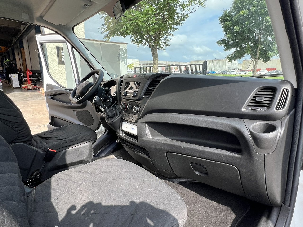 Iveco Daily + Oil&Steel Scorpion 1812 Smart Iveco Daily + Oil&Steel Scorpion 1812 Smart lizing Iveco Daily + Oil&Steel Scorpion 1812 Smart Iveco Daily + Oil&Steel Scorpion 1812 Smart: slika 7