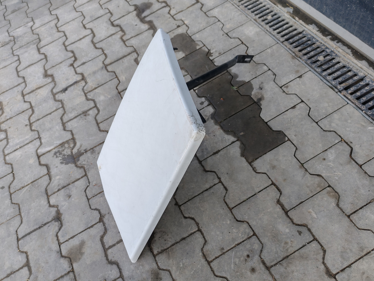 RENAULT RANGE T EURO 6 / HIGH CAB / LEFT SPOILER EXTENDER - Aerodinamika/ Spojler: slika 3 RENAULT RANGE T EURO 6 / HIGH CAB / LEFT SPOILER EXTENDER - Aerodinamika/ Spojler: slika 3