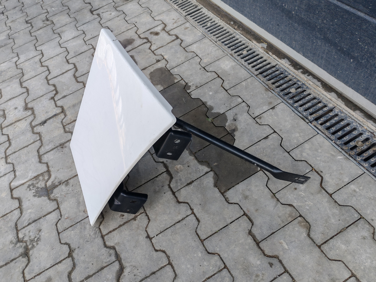 RENAULT RANGE T EURO 6 / HIGH CAB / RIGHT SPOILER EXTENDER - Aerodinamika/ Spojler: slika 3 RENAULT RANGE T EURO 6 / HIGH CAB / RIGHT SPOILER EXTENDER - Aerodinamika/ Spojler: slika 3