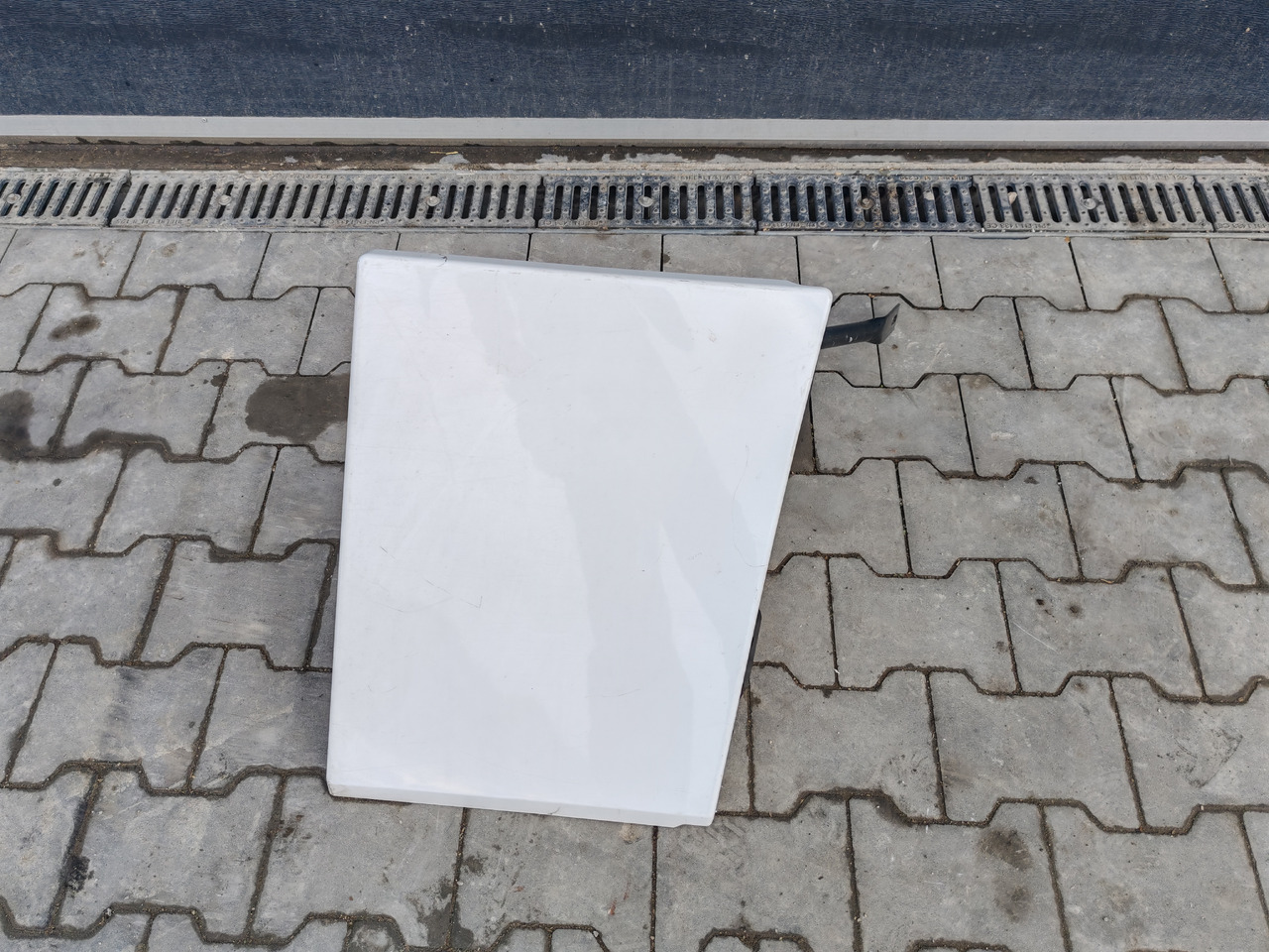 RENAULT RANGE T EURO 6 / HIGH CAB / RIGHT SPOILER EXTENDER - Aerodinamika/ Spojler: slika 2 RENAULT RANGE T EURO 6 / HIGH CAB / RIGHT SPOILER EXTENDER - Aerodinamika/ Spojler: slika 2