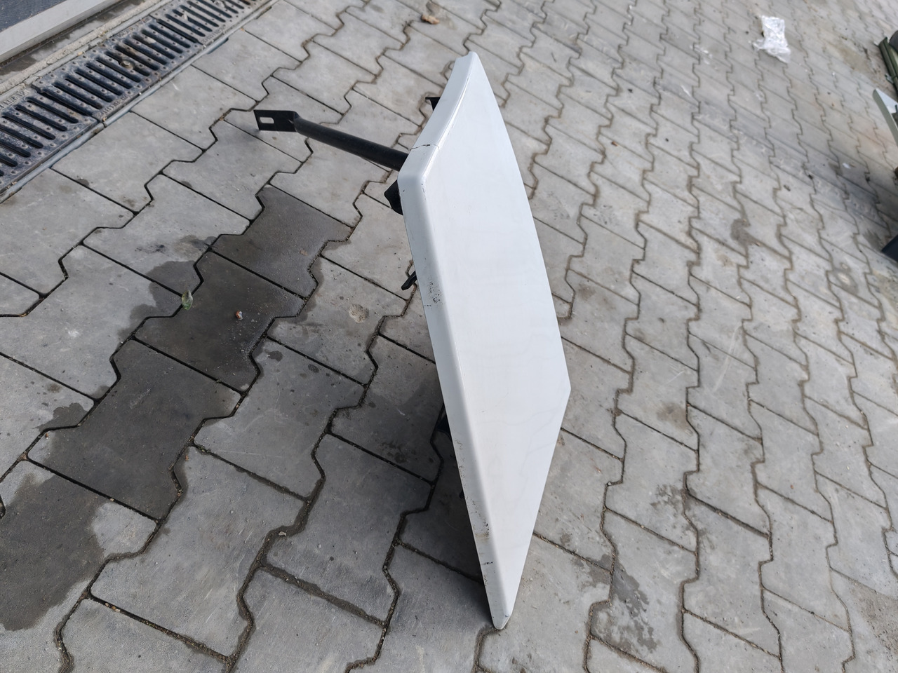 RENAULT RANGE T EURO 6 / HIGH CAB / RIGHT SPOILER EXTENDER - Aerodinamika/ Spojler: slika 4 RENAULT RANGE T EURO 6 / HIGH CAB / RIGHT SPOILER EXTENDER - Aerodinamika/ Spojler: slika 4