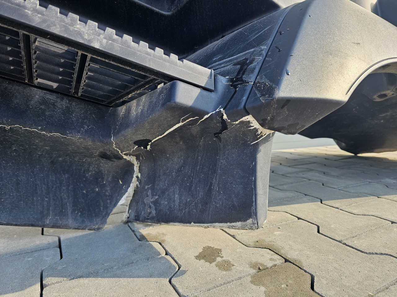 RENAULT RANGE T / HIGH CAB / LEFT FOOTSTEP / 82244459 - Vstopni prag: slika 3 RENAULT RANGE T / HIGH CAB / LEFT FOOTSTEP / 82244459 - Vstopni prag: slika 3