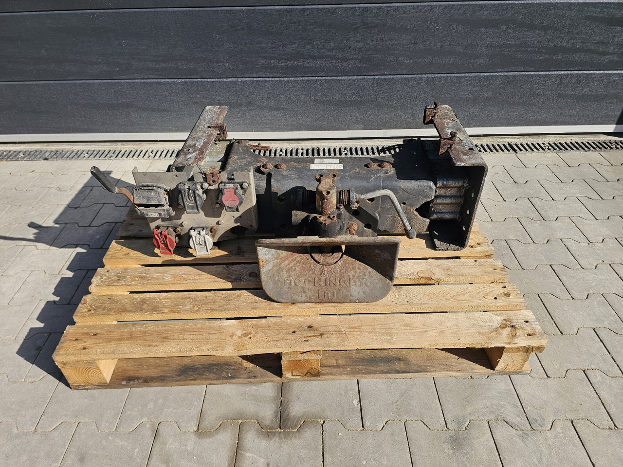 VOLVO FH FM / ROCKINGER TRAILER COUPLING / COMPLETE - Spojni element za priklopnik: slika 2 VOLVO FH FM / ROCKINGER TRAILER COUPLING / COMPLETE - Spojni element za priklopnik: slika 2