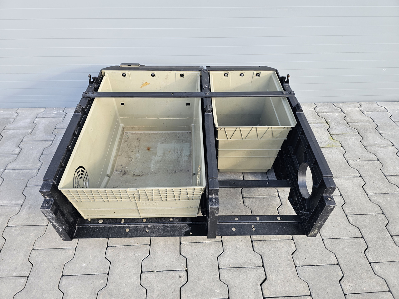 VOLVO FH4 / CABIN UNDERBED STORAGE / 23538347 23538293 - Kabina in notranjost: slika 5 VOLVO FH4 / CABIN UNDERBED STORAGE / 23538347 23538293 - Kabina in notranjost: slika 5