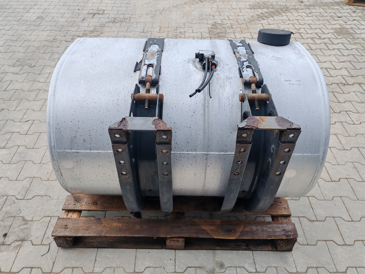 VOLVO RENAULT / COMPLETE FUEL TANK / 445L / 110x70x70 / 20503506 - Rezervoar za gorivo: slika 5 VOLVO RENAULT / COMPLETE FUEL TANK / 445L / 110x70x70 / 20503506 - Rezervoar za gorivo: slika 5