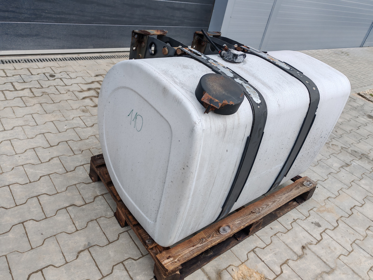 VOLVO RENAULT / COMPLETE FUEL TANK / 445L / 110x70x70 / 20503506 - Rezervoar za gorivo: slika 3 VOLVO RENAULT / COMPLETE FUEL TANK / 445L / 110x70x70 / 20503506 - Rezervoar za gorivo: slika 3
