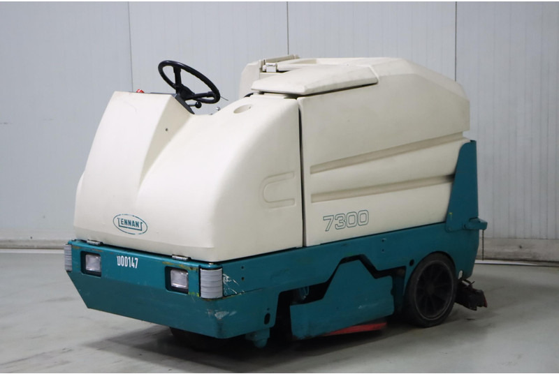 TENNANT 7300E - Vozilo za pometanje: slika 3 TENNANT 7300E - Vozilo za pometanje: slika 3