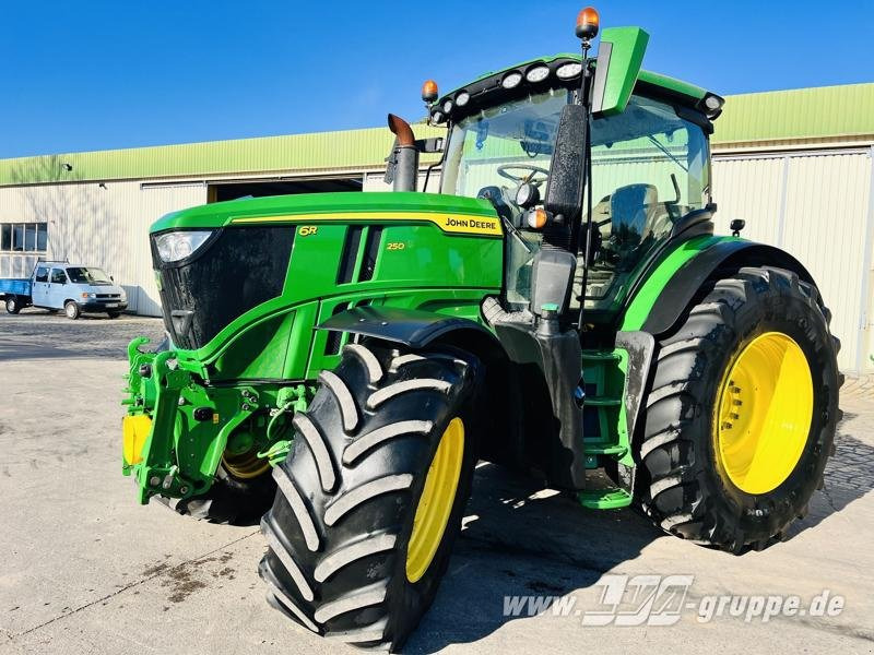 John Deere 6R 250 - Traktor: slika 1 John Deere 6R 250 - Traktor: slika 1