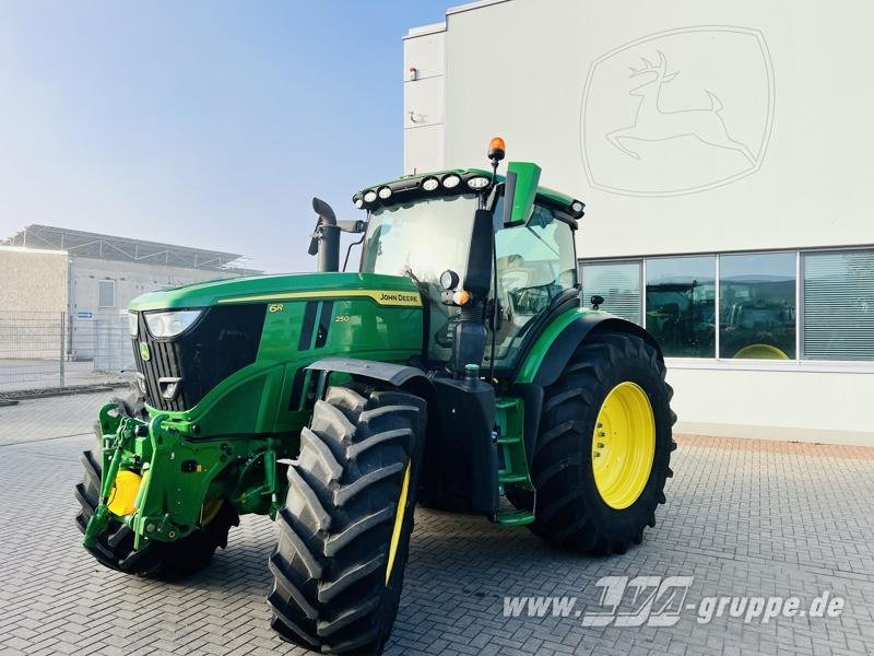 John Deere 6R 250 - Traktor: slika 2 John Deere 6R 250 - Traktor: slika 2