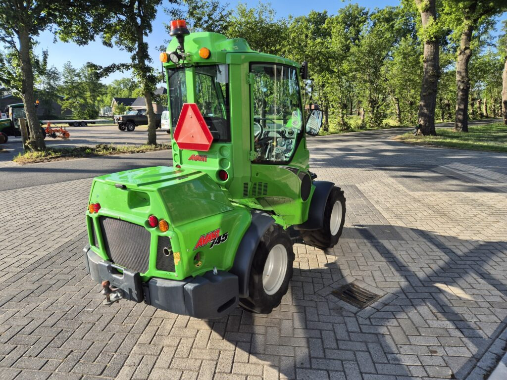 AVANT 745 optidrive - Zgibni nakladalnik: slika 4 AVANT 745 optidrive - Zgibni nakladalnik: slika 4