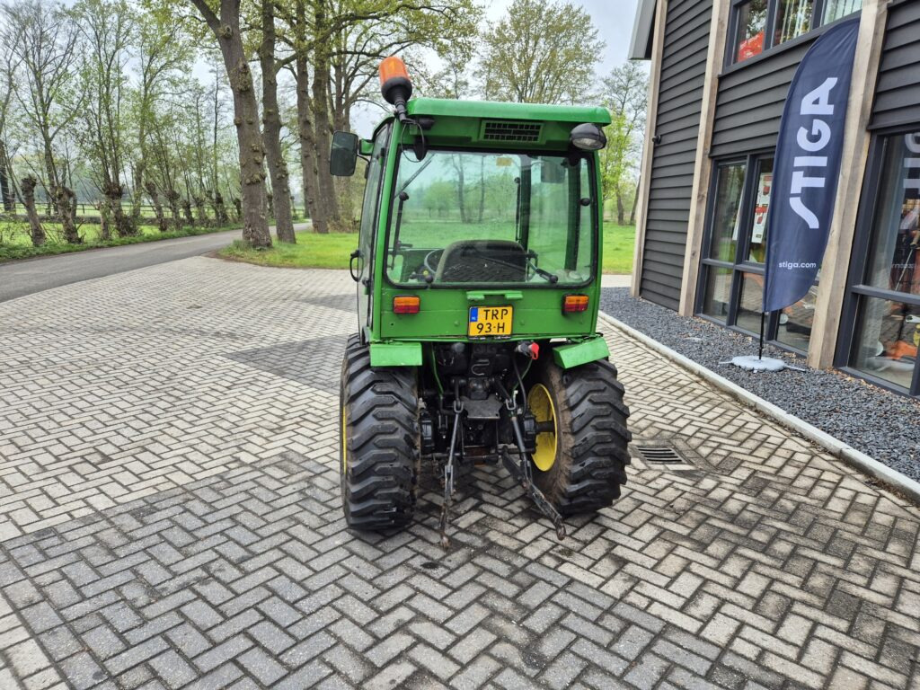 JOHN DEERE 2520 - Mini traktor: slika 4 JOHN DEERE 2520 - Mini traktor: slika 4