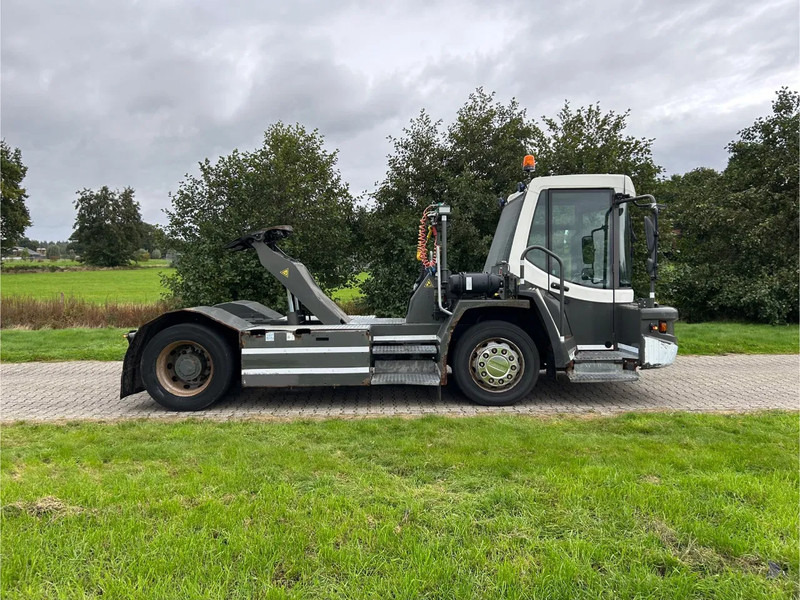 Terberg DT 183 | DISTRIBUTION TERMINAL | 8949 HOURS !!!! | LOW STEPS - Terminalski traktor: slika 4 Terberg DT 183 | DISTRIBUTION TERMINAL | 8949 HOURS !!!! | LOW STEPS - Terminalski traktor: slika 4