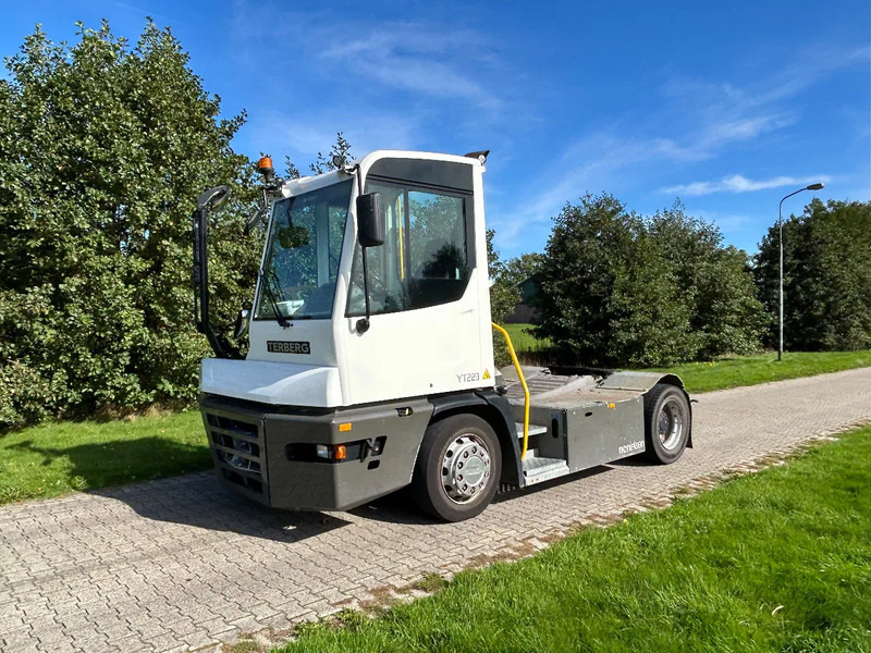Terberg YT 223 | LOW HOURS | AIRCO | MEGA LOW LOADER | - Terminalski traktor: slika 1 Terberg YT 223 | LOW HOURS | AIRCO | MEGA LOW LOADER | - Terminalski traktor: slika 1