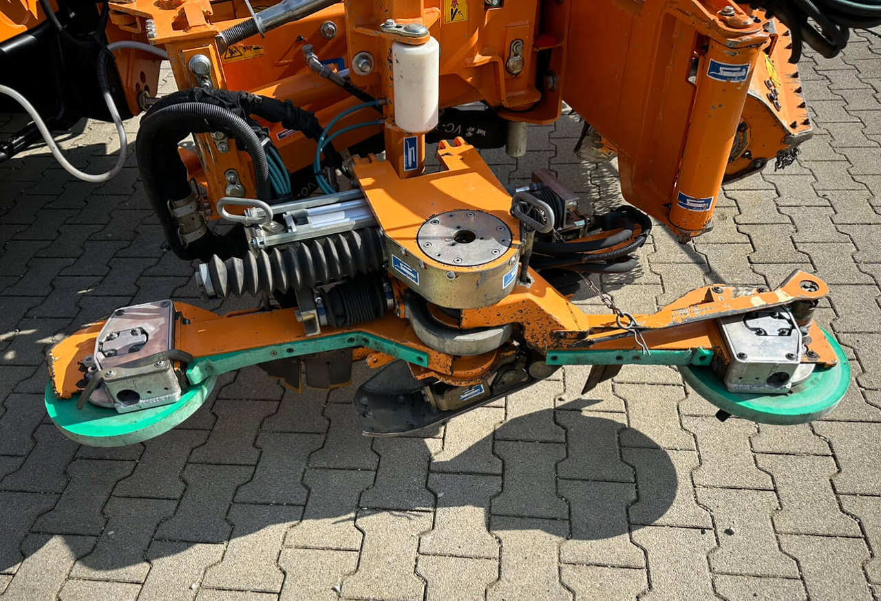 Unimog Leitpfostenausmähgerät / Randstreifenmähger - Mulčer na roki: slika 4 Unimog Leitpfostenausmähgerät / Randstreifenmähger - Mulčer na roki: slika 4