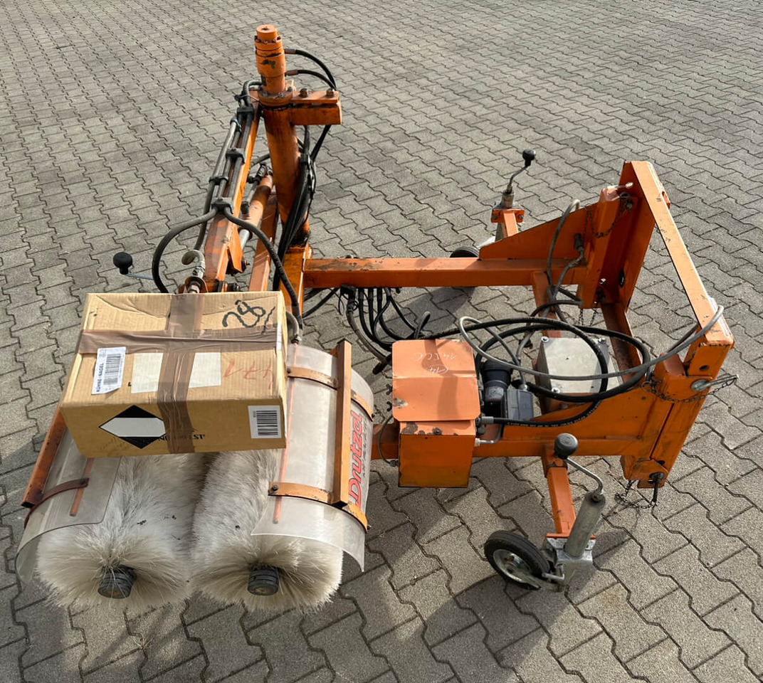 Unimog Leitpfostenwaschgerät Drutzel LWG-U-300 - Metla: slika 2 Unimog Leitpfostenwaschgerät Drutzel LWG-U-300 - Metla: slika 2