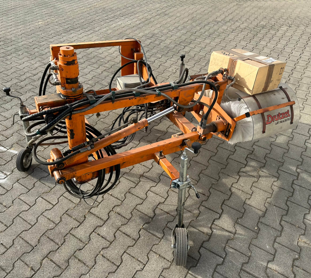 Unimog Leitpfostenwaschgerät Drutzel LWG-U-300 - Metla: slika 5 Unimog Leitpfostenwaschgerät Drutzel LWG-U-300 - Metla: slika 5