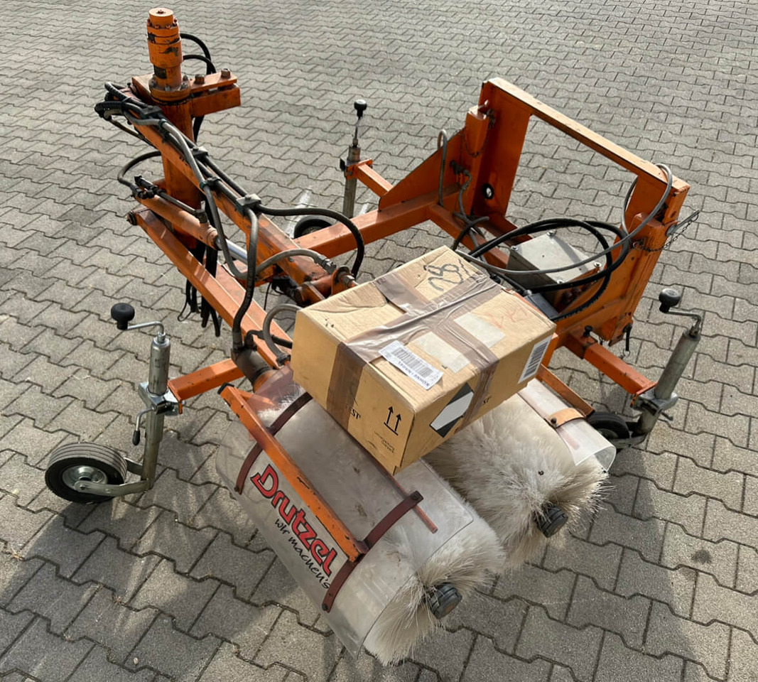 Unimog Leitpfostenwaschgerät Drutzel LWG-U-300 - Metla: slika 3 Unimog Leitpfostenwaschgerät Drutzel LWG-U-300 - Metla: slika 3