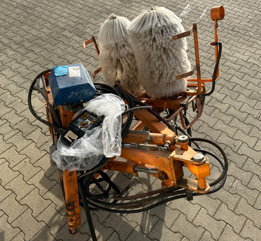 Unimog Leitpfostenwaschgerät Schmidt RPS-H - Metla: slika 4 Unimog Leitpfostenwaschgerät Schmidt RPS-H - Metla: slika 4