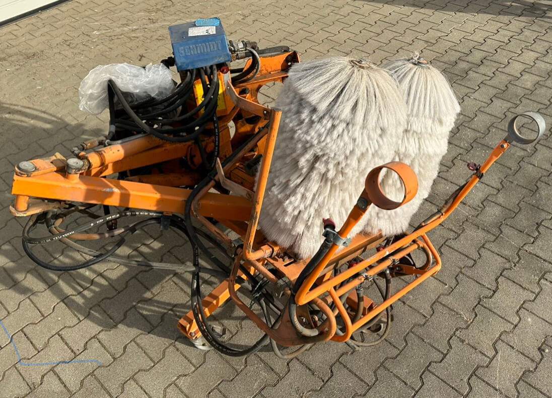 Unimog Leitpfostenwaschgerät Schmidt RPS-H - Metla: slika 2 Unimog Leitpfostenwaschgerät Schmidt RPS-H - Metla: slika 2