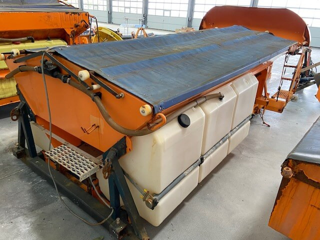 Unimog Salzstreuer Schmidt SAB40-36FR1750 - Posipalnik peska/ Soli: slika 3 Unimog Salzstreuer Schmidt SAB40-36FR1750 - Posipalnik peska/ Soli: slika 3