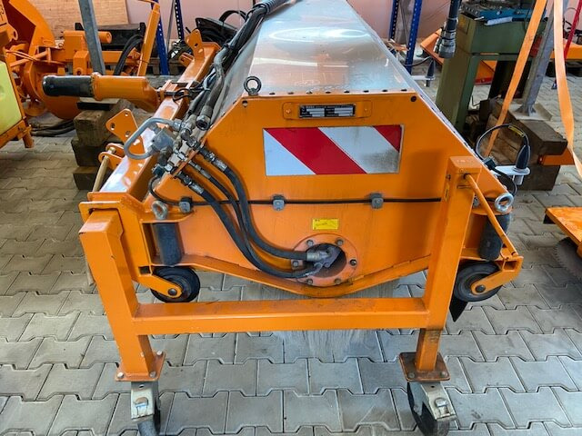 Unimog Tunnelwaschbürste Dücker TWA18/1 - Metla: slika 2 Unimog Tunnelwaschbürste Dücker TWA18/1 - Metla: slika 2