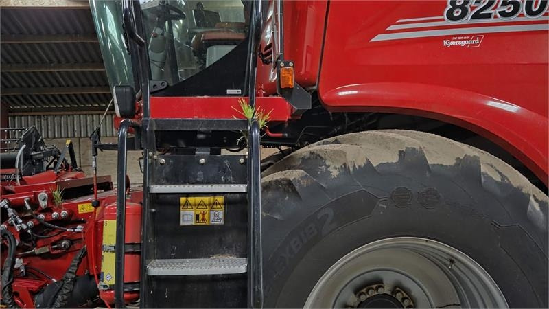 Case IH 8250 Axial-Flow med 35fod Varicut skærebord. Dansk - Kombajn harvester: slika 2 Case IH 8250 Axial-Flow med 35fod Varicut skærebord. Dansk - Kombajn harvester: slika 2
