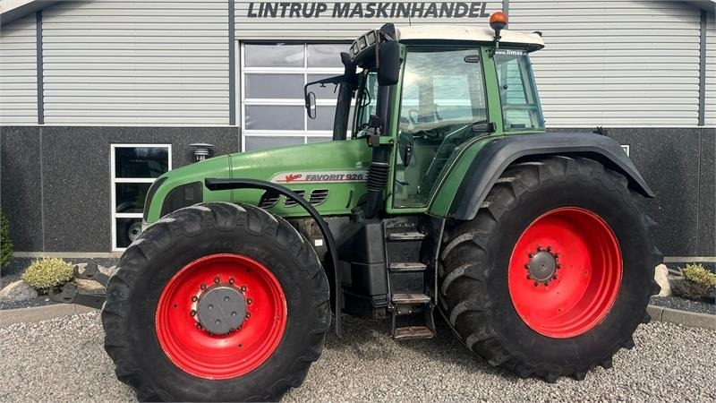 Fendt 926 Favorit Vario Med frontlift - Traktor: slika 1 Fendt 926 Favorit Vario Med frontlift - Traktor: slika 1