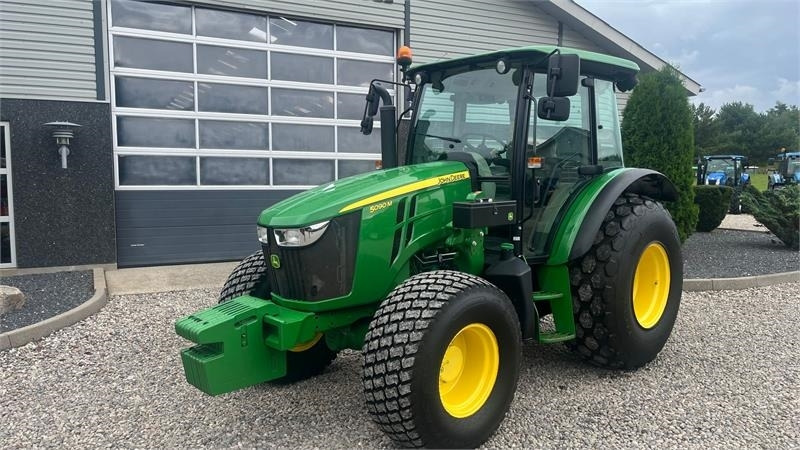 John Deere 5090 M Med græsdæk - Traktor: slika 2 John Deere 5090 M Med græsdæk - Traktor: slika 2