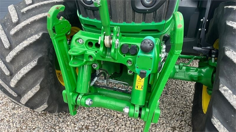 John Deere 6195R Premium Edition med frontlift - Traktor: slika 4 John Deere 6195R Premium Edition med frontlift - Traktor: slika 4