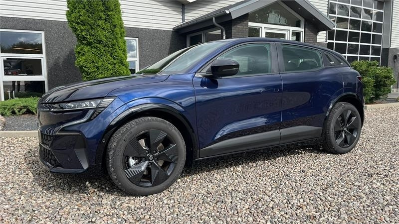 Renault Megane E-Tech 40 Equilibre Electric El-Bil som ny - Kmetijski stroj: slika 1 Renault Megane E-Tech 40 Equilibre Electric El-Bil som ny - Kmetijski stroj: slika 1