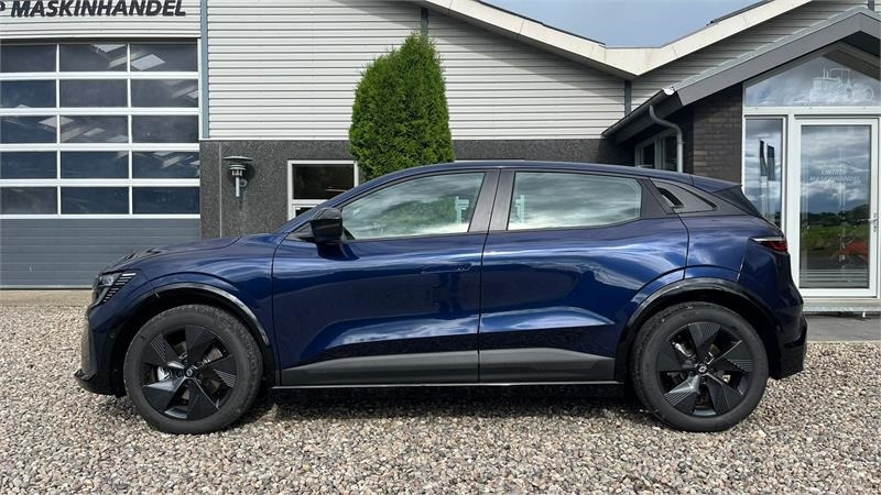 Renault Megane E-Tech 40 Equilibre Electric El-Bil som ny - Kmetijski stroj: slika 2 Renault Megane E-Tech 40 Equilibre Electric El-Bil som ny - Kmetijski stroj: slika 2
