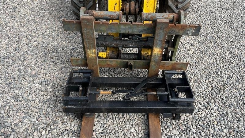 Kramer 750T Allrad med pallegafler og adabter. Med telesk - Zgibni nakladalnik: slika 4 Kramer 750T Allrad med pallegafler og adabter. Med telesk - Zgibni nakladalnik: slika 4