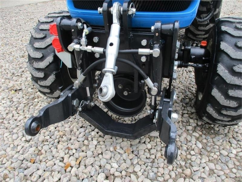 LS J27 HST Med kabine, frontlift og frontPTO - Traktor: slika 4 LS J27 HST Med kabine, frontlift og frontPTO - Traktor: slika 4