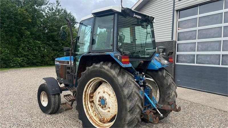 New Holland 7740 SLE Turbo Handy 2wd traktor - Traktor: slika 3 New Holland 7740 SLE Turbo Handy 2wd traktor - Traktor: slika 3