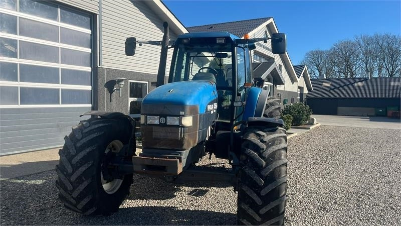 New Holland 8360 med 4stk fabriksnye dæk til. Super stærk tra - Traktor: slika 4 New Holland 8360 med 4stk fabriksnye dæk til. Super stærk tra - Traktor: slika 4