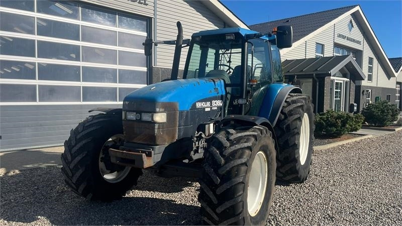 New Holland 8360 med 4stk fabriksnye dæk til. Super stærk tra - Traktor: slika 3 New Holland 8360 med 4stk fabriksnye dæk til. Super stærk tra - Traktor: slika 3