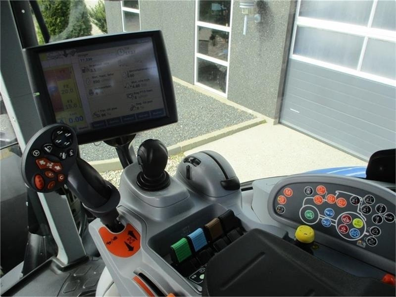 New Holland T7.230 AutoCommand, meget velholdt traktor - Traktor: slika 4 New Holland T7.230 AutoCommand, meget velholdt traktor - Traktor: slika 4
