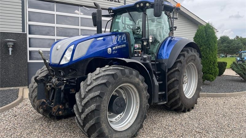 New Holland T7.315 Auto Command BluePower med frontlift - Traktor: slika 2 New Holland T7.315 Auto Command BluePower med frontlift - Traktor: slika 2