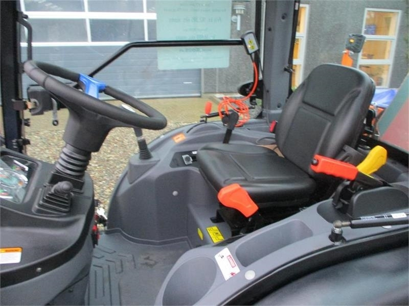 Solis 26 HST Snow Edition med frontlift, front PTO, Thyr - Traktor: slika 4 Solis 26 HST Snow Edition med frontlift, front PTO, Thyr - Traktor: slika 4