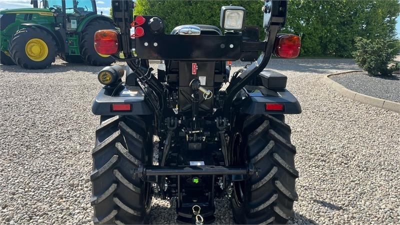Solis S26 Limited Edition i sort 6+2 Gearmaskine med Ser - Mestni traktor: slika 4 Solis S26 Limited Edition i sort 6+2 Gearmaskine med Ser - Mestni traktor: slika 4